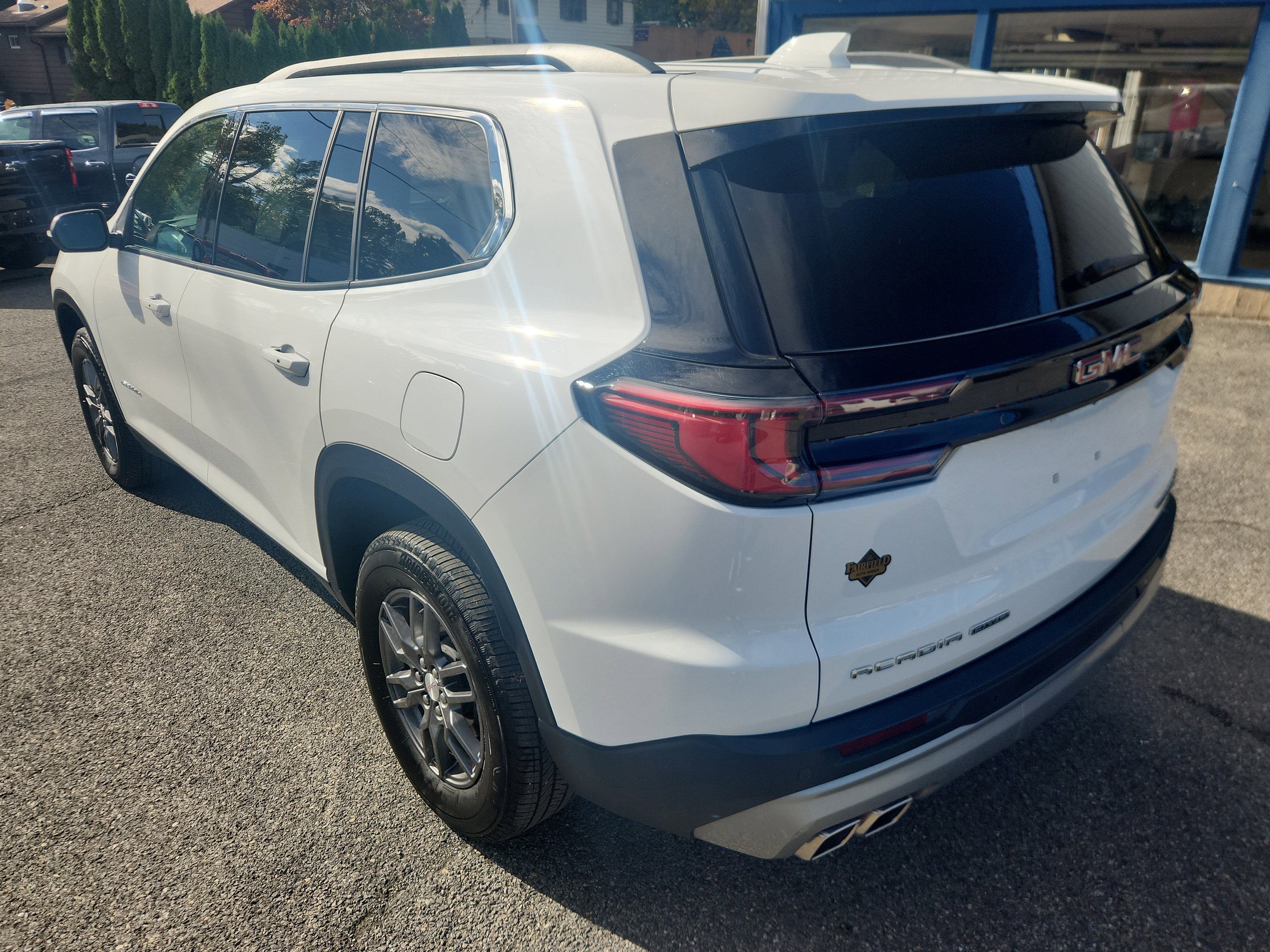 2025 GMC Acadia Elevation