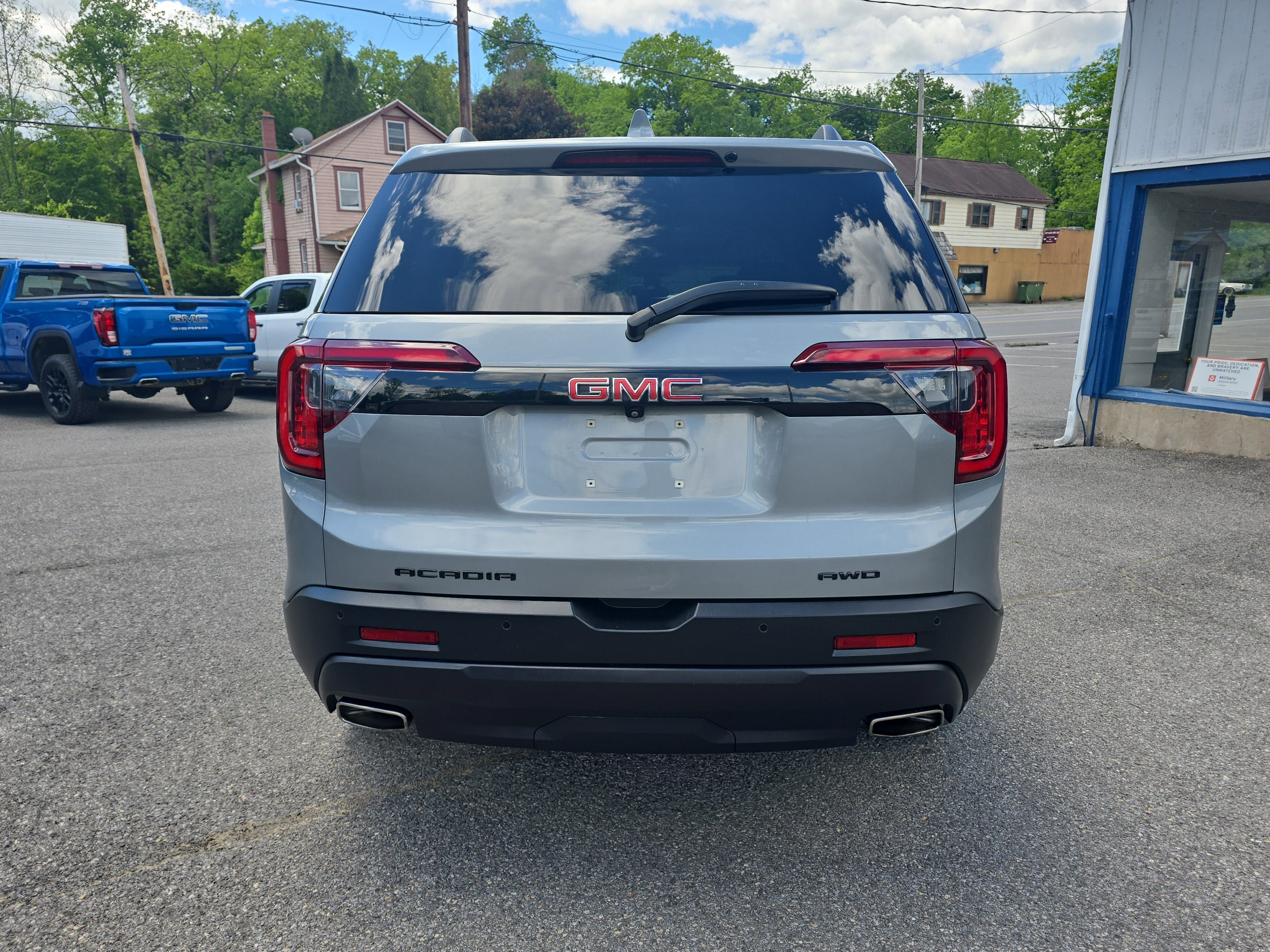 2023 GMC Acadia SLE