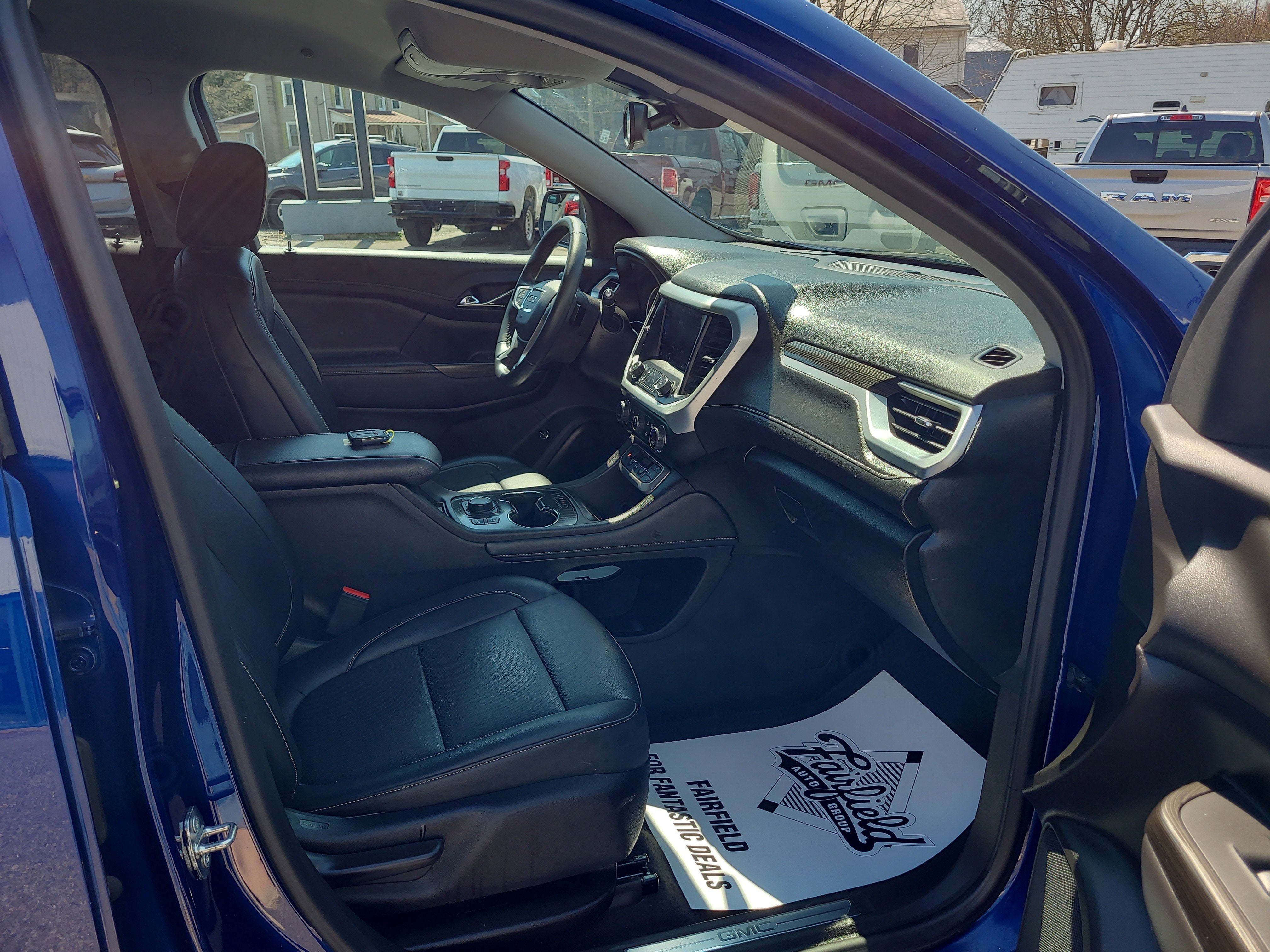 2023 GMC Acadia SLT