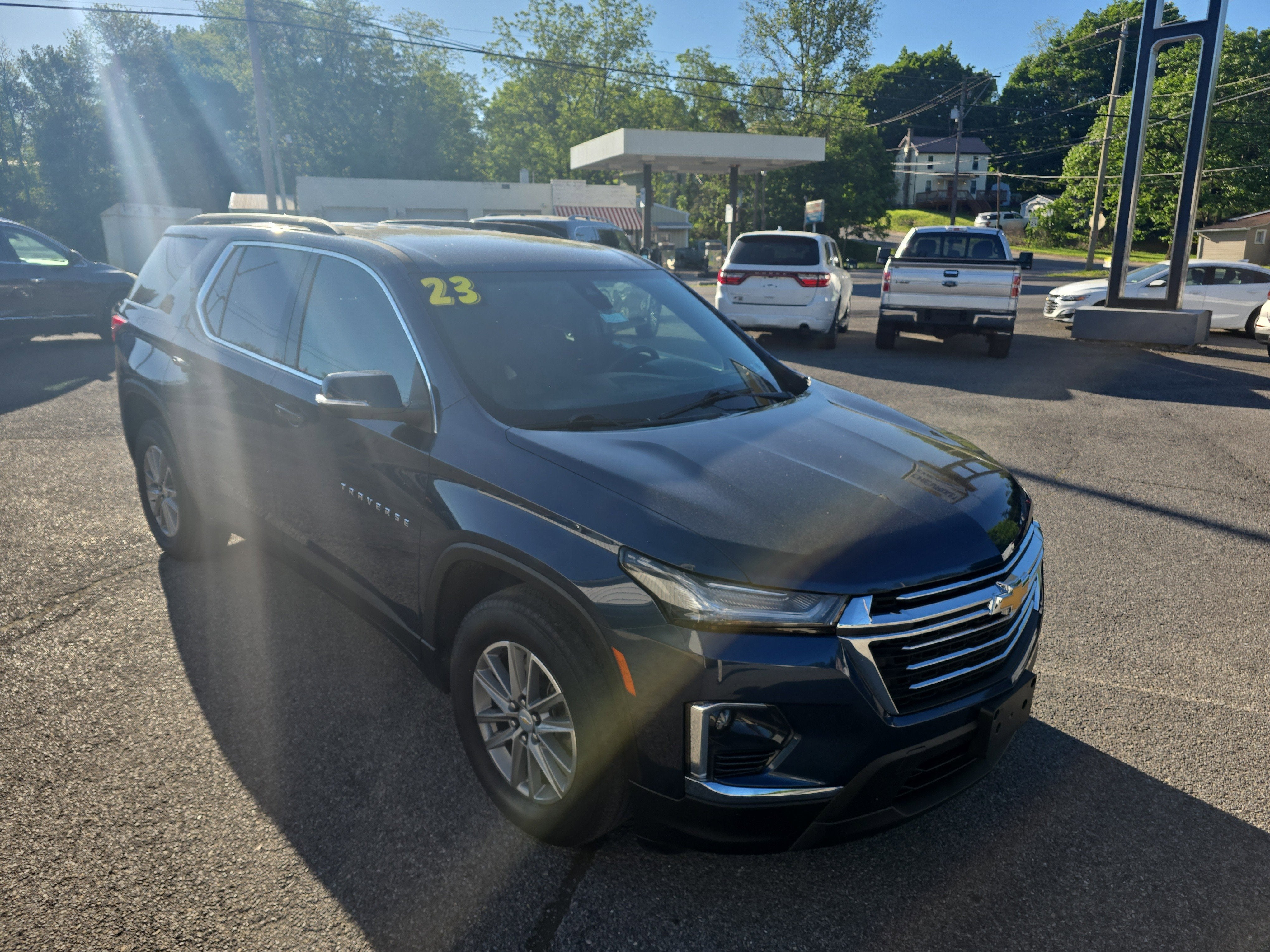 2023 Chevrolet Traverse LT Cloth
