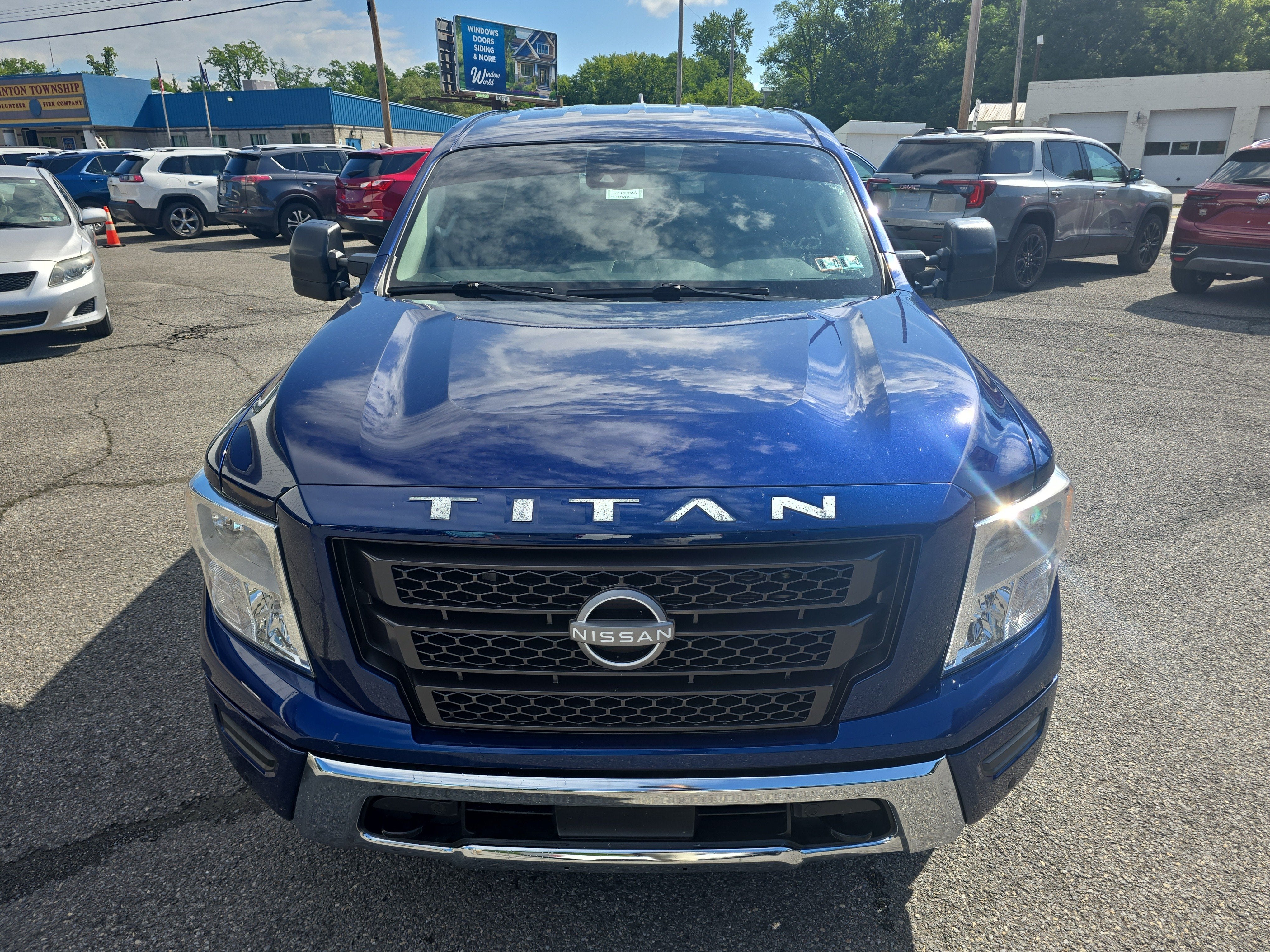 2024 Nissan TITAN Crew Cab SV 4x4