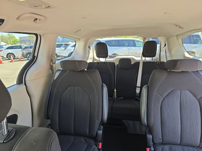 2024 Chrysler Voyager LX