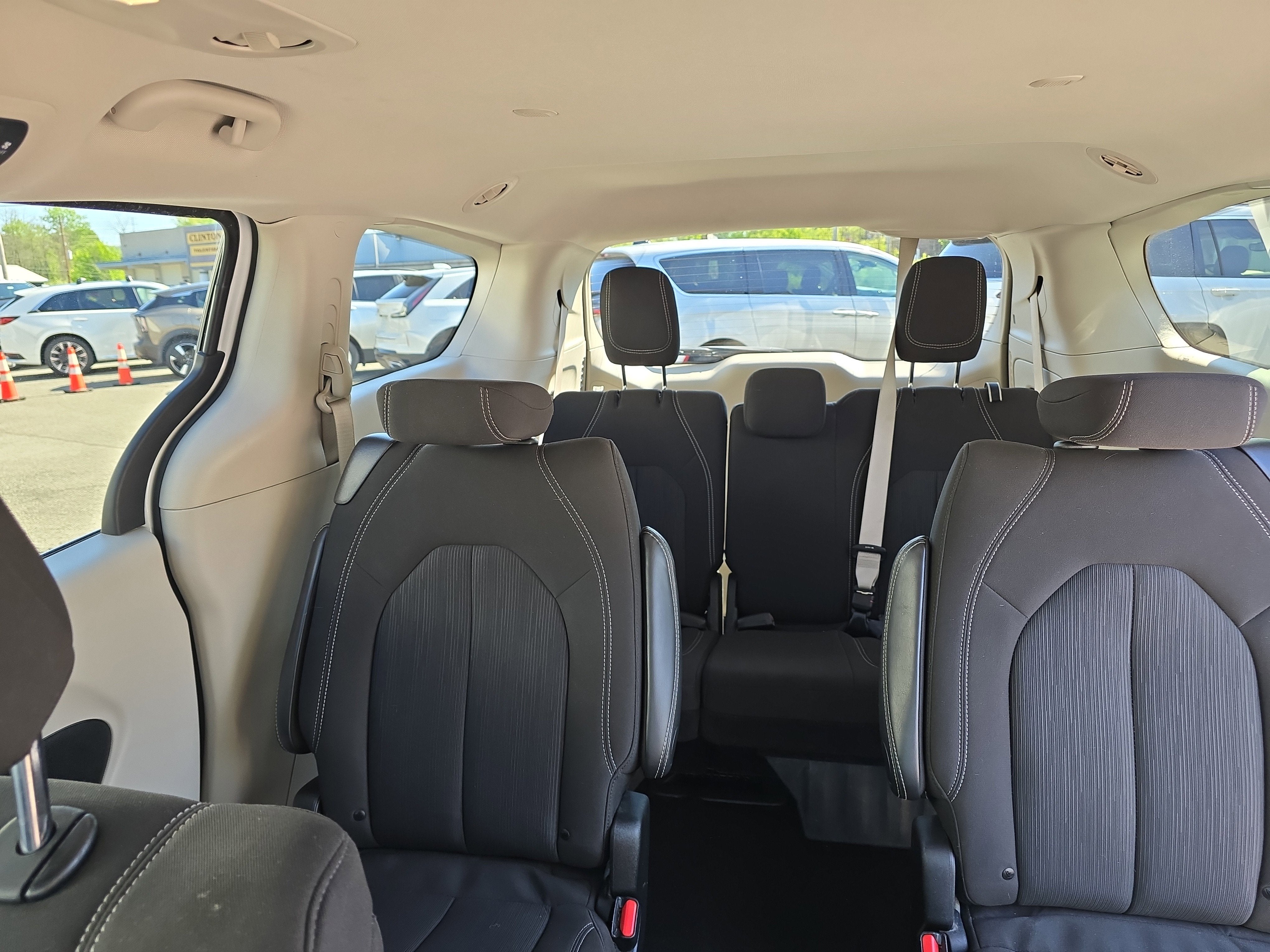 2024 Chrysler Voyager LX