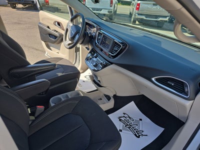2024 Chrysler Voyager LX