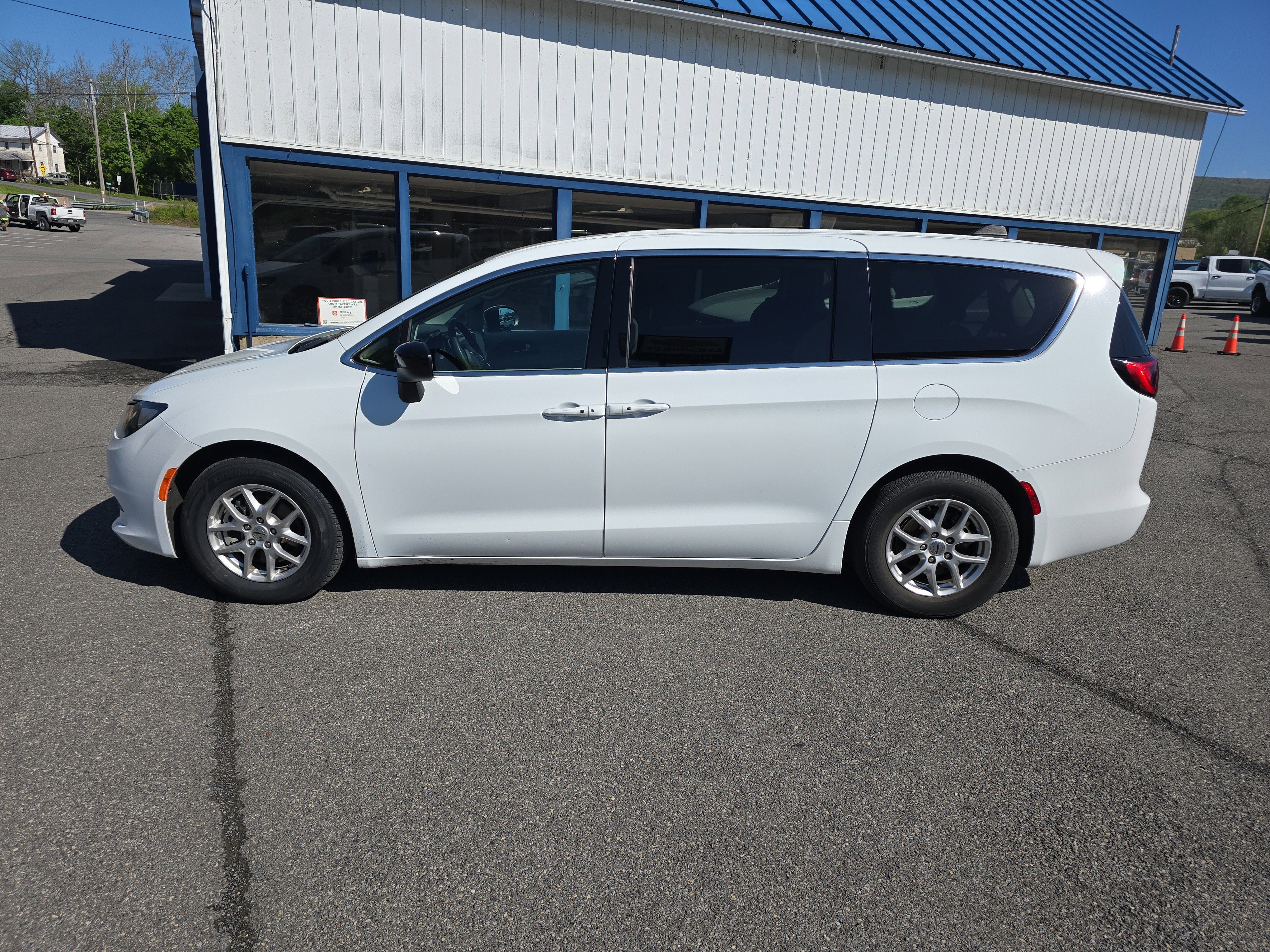 2024 Chrysler Voyager LX