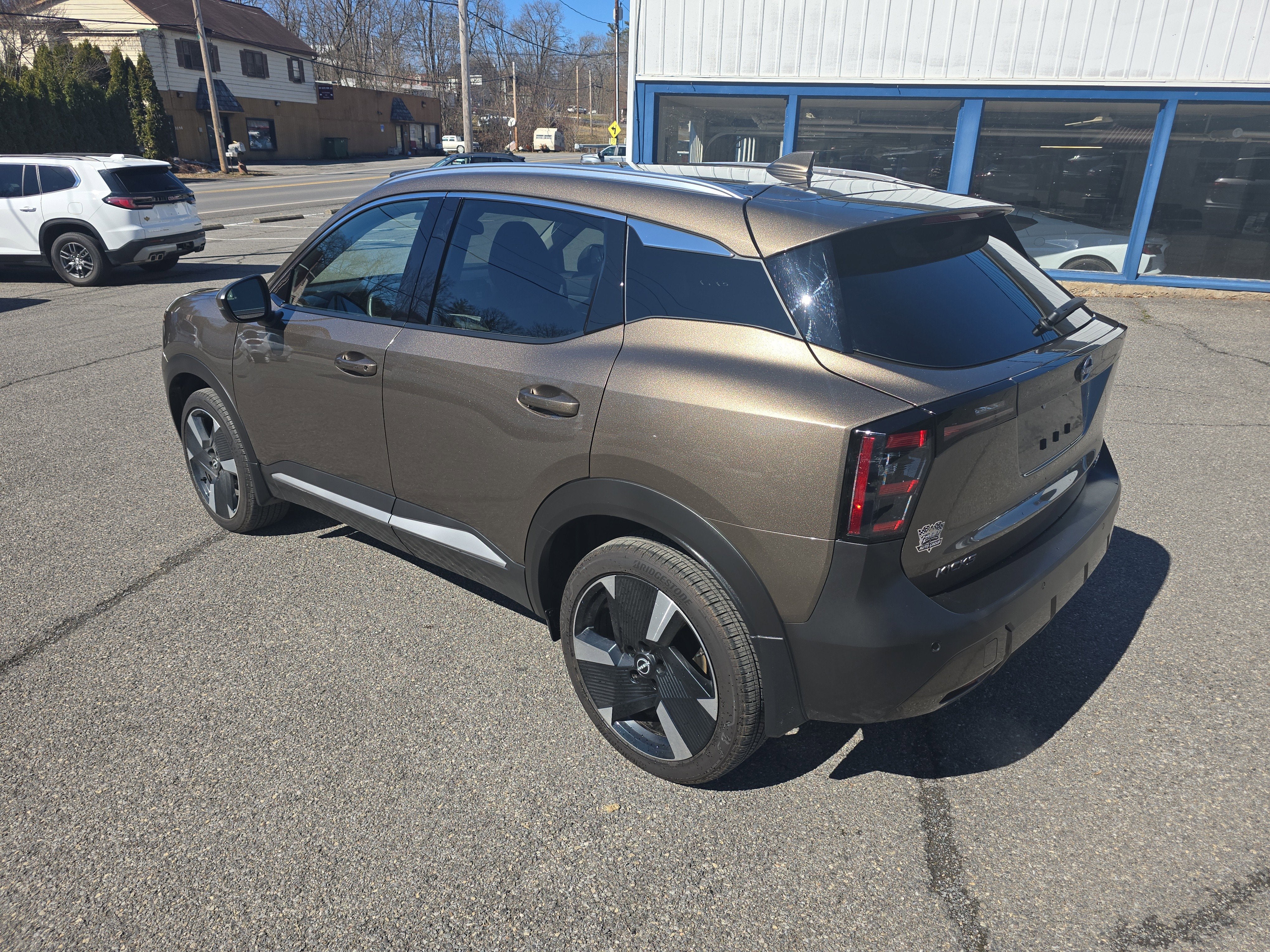 2025 Nissan Kicks SR