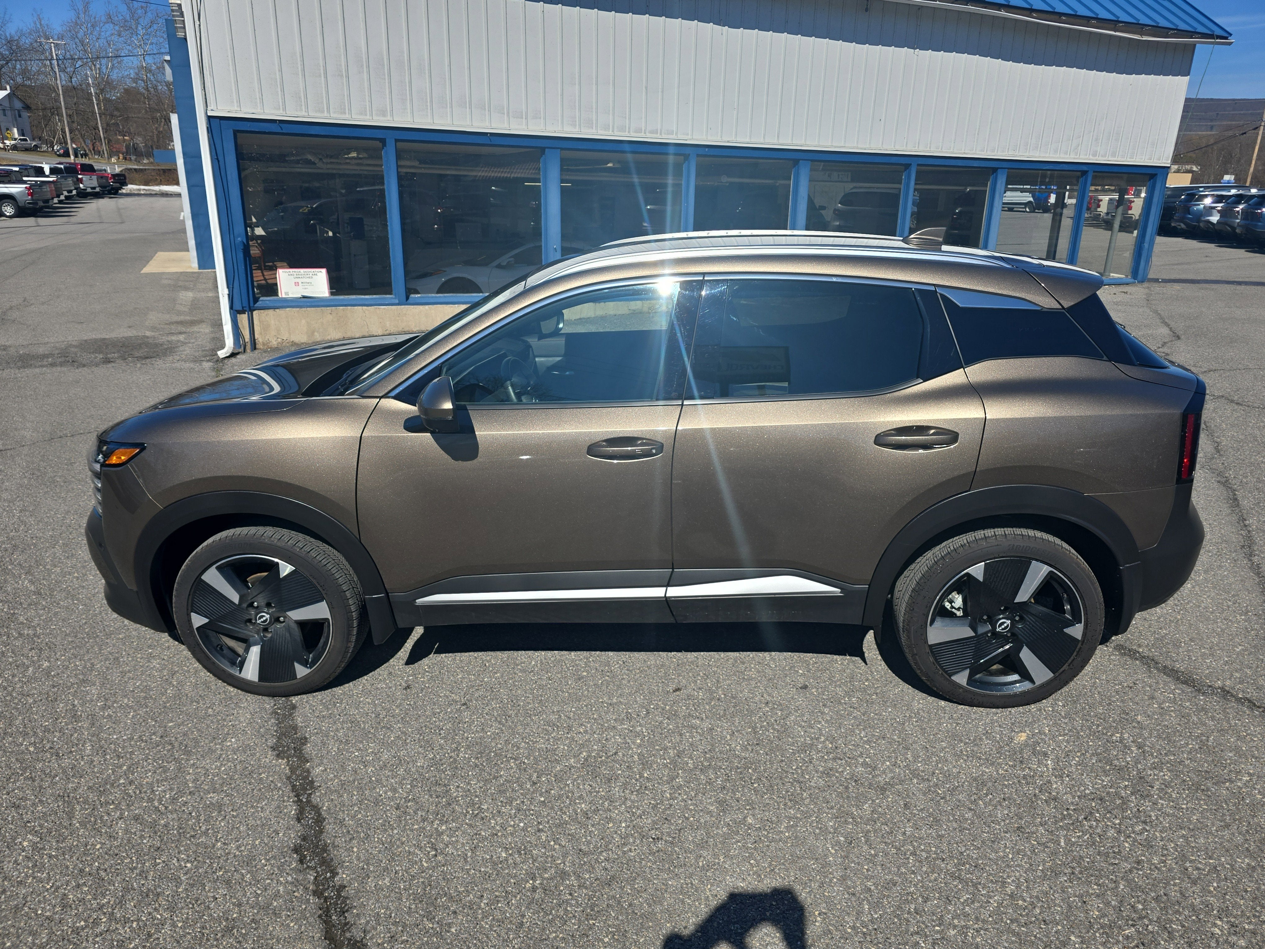 2025 Nissan Kicks SR