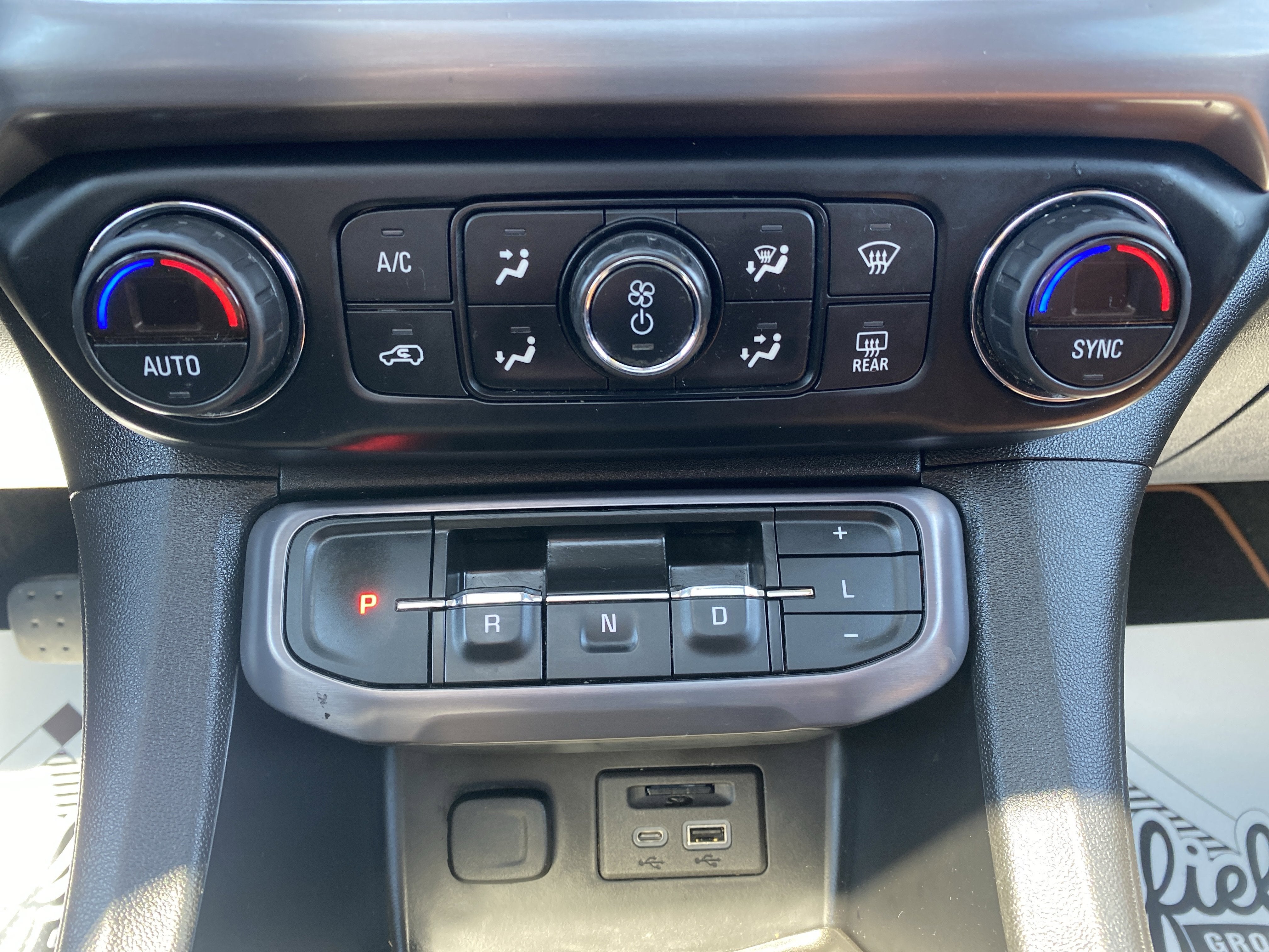 2020 GMC Acadia AT4