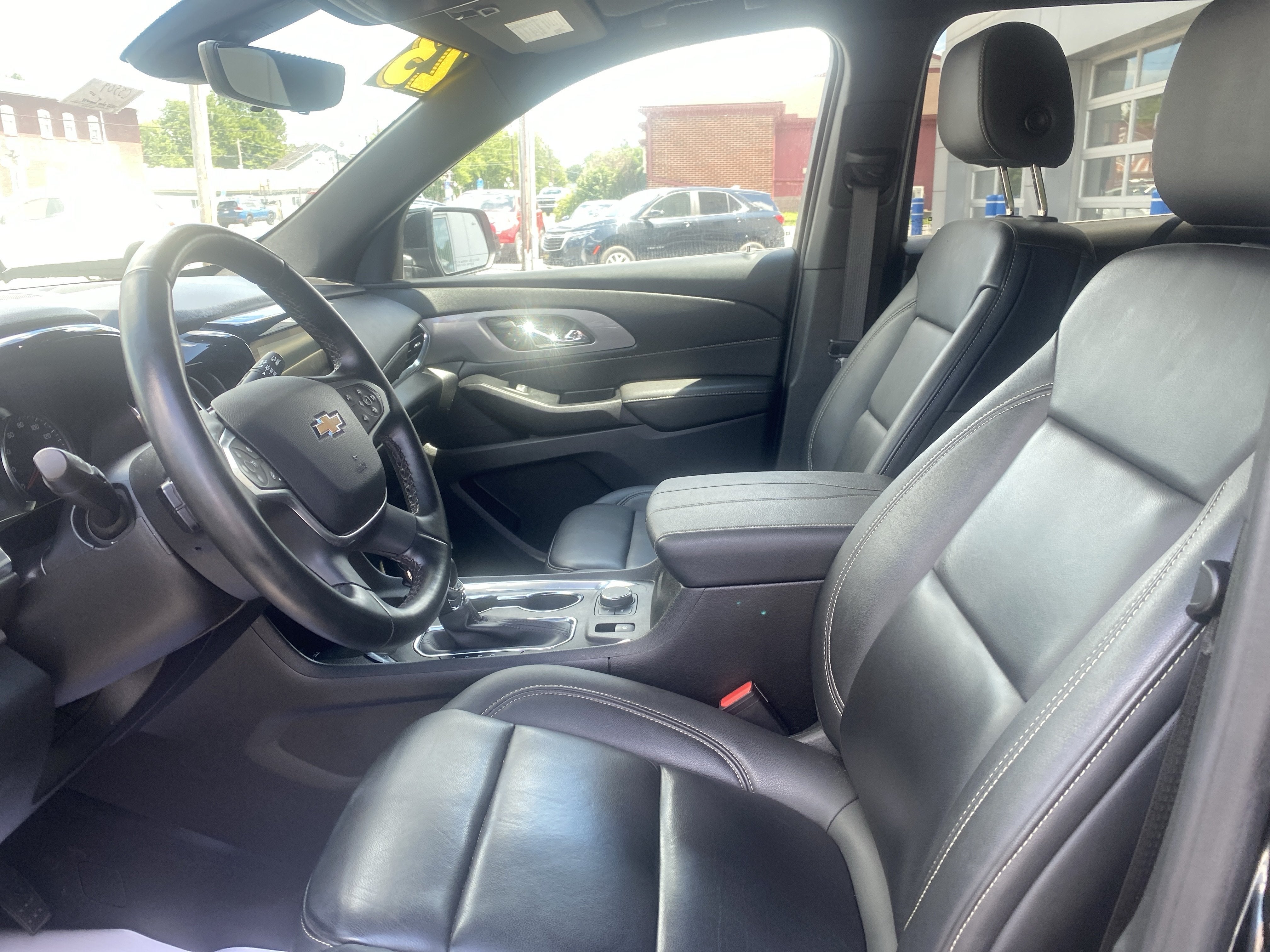 2023 Chevrolet Traverse LT Leather