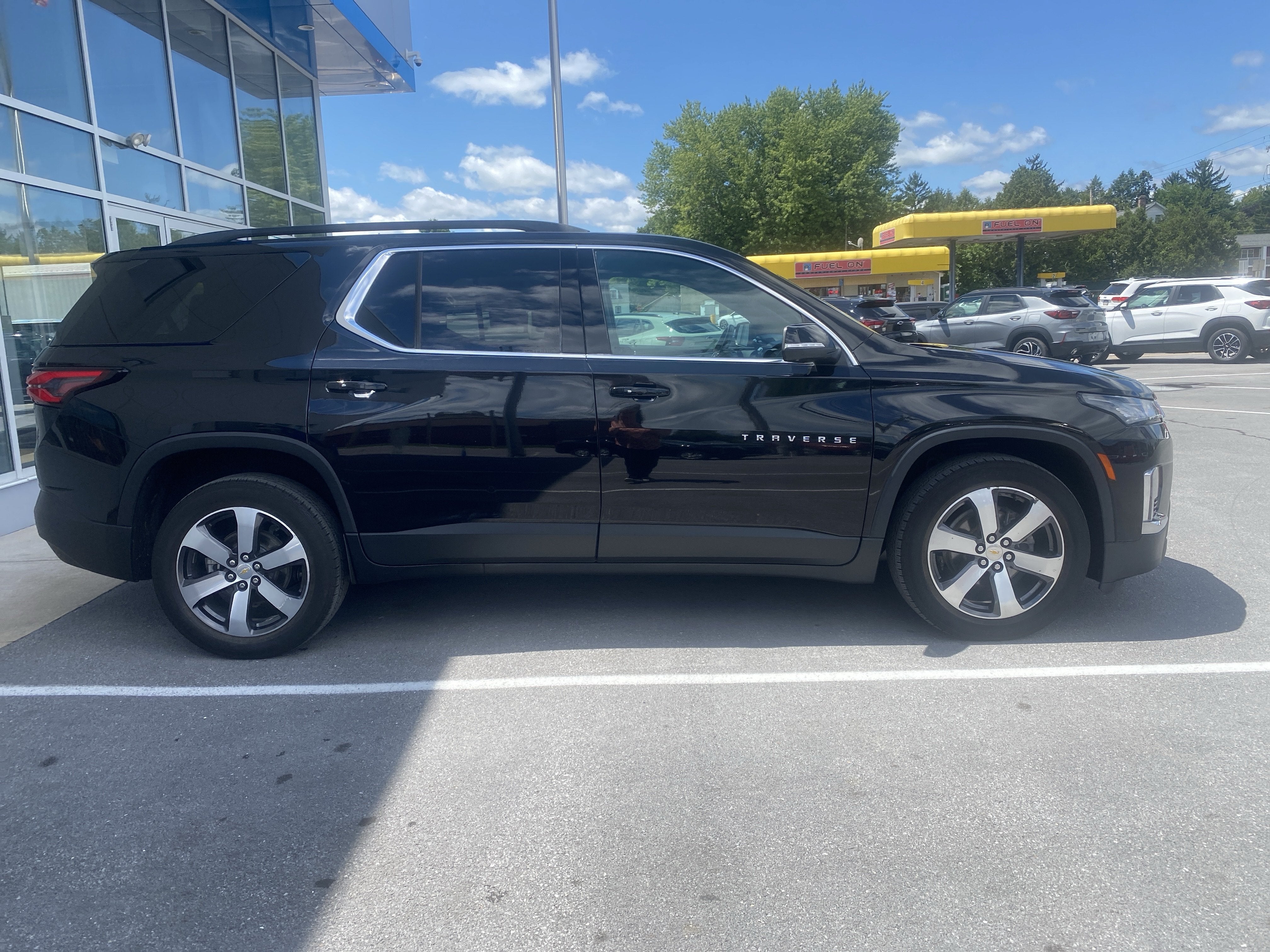 2023 Chevrolet Traverse LT Leather