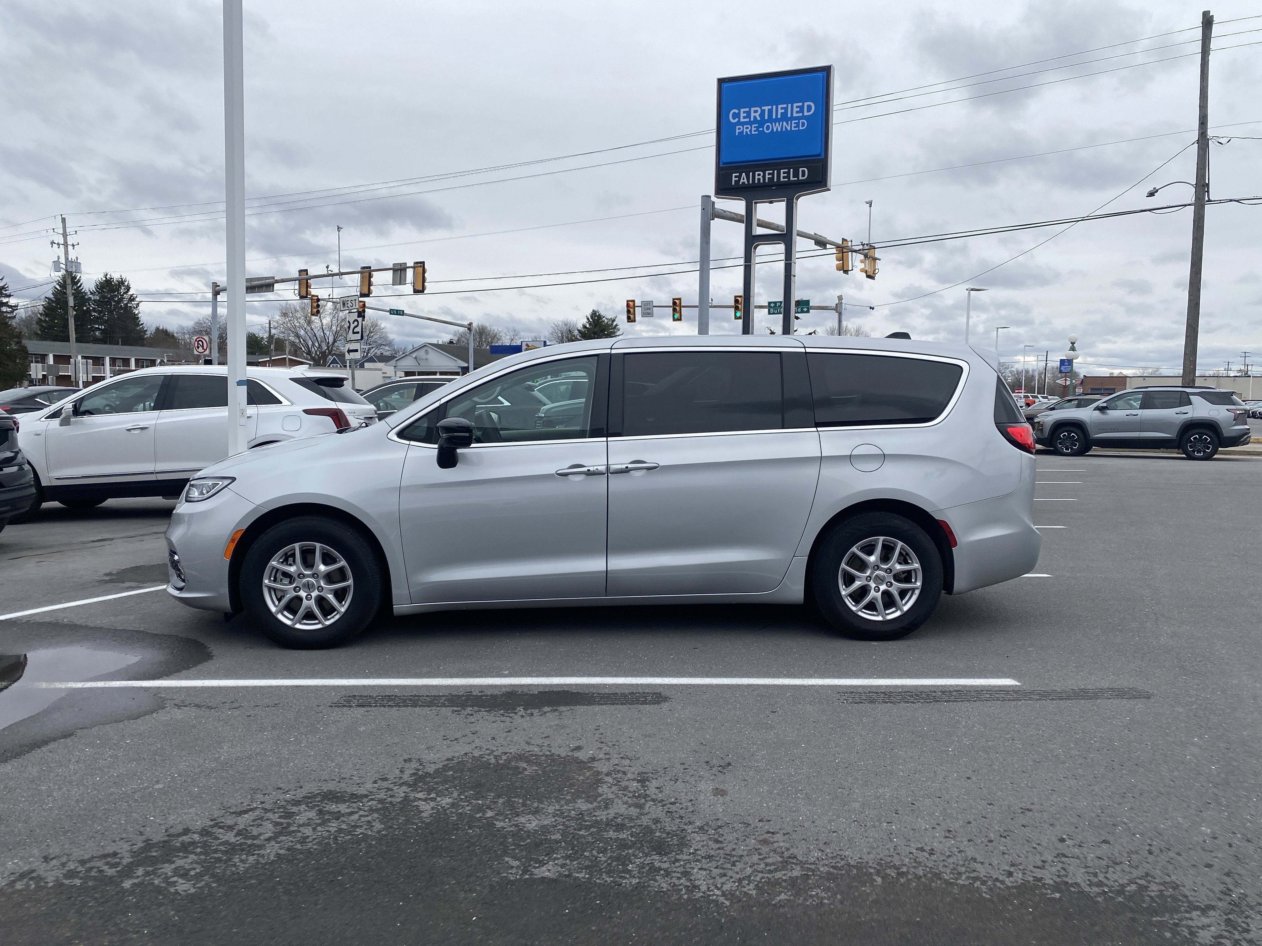 2024 Chrysler Pacifica Touring L