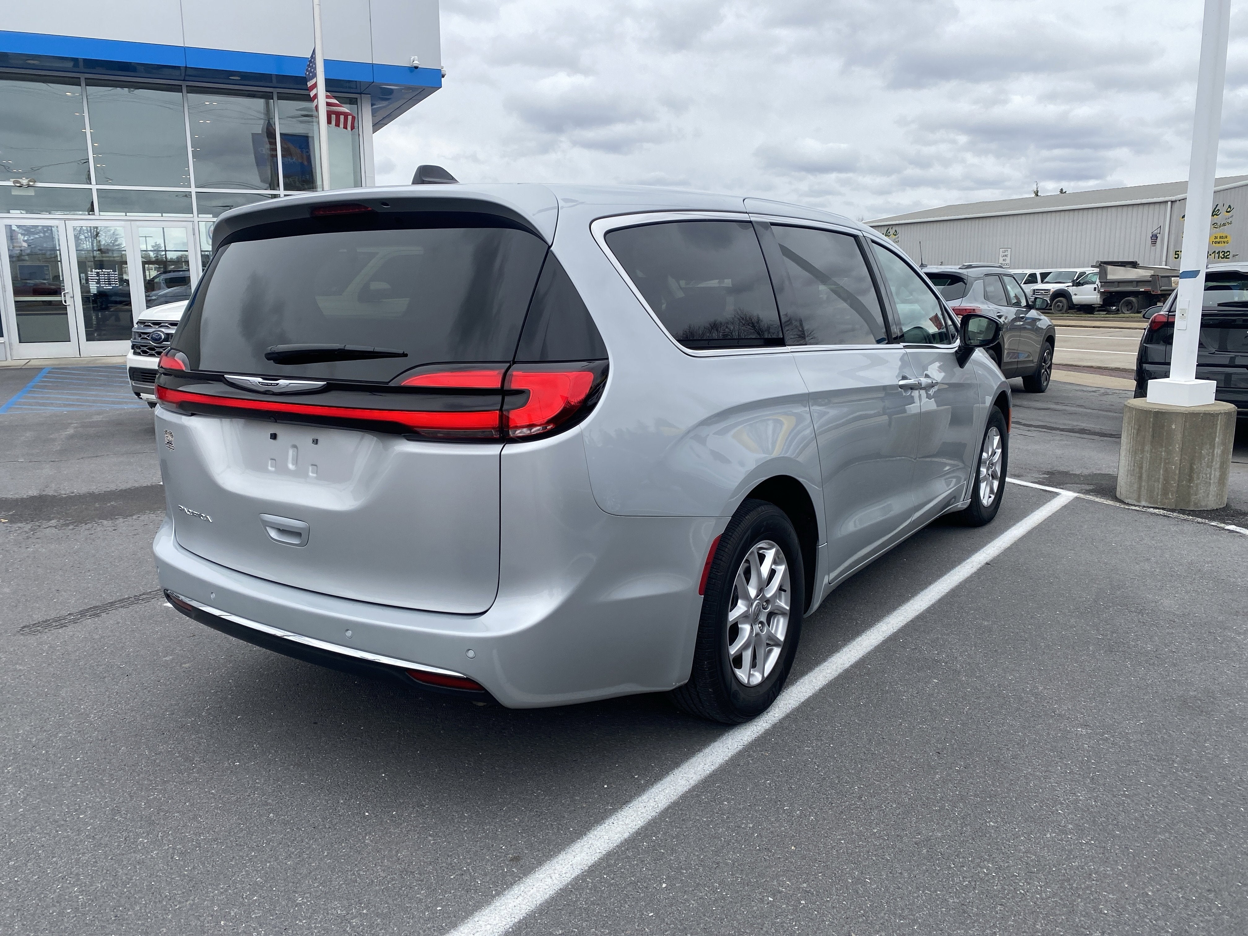 2024 Chrysler Pacifica Touring L
