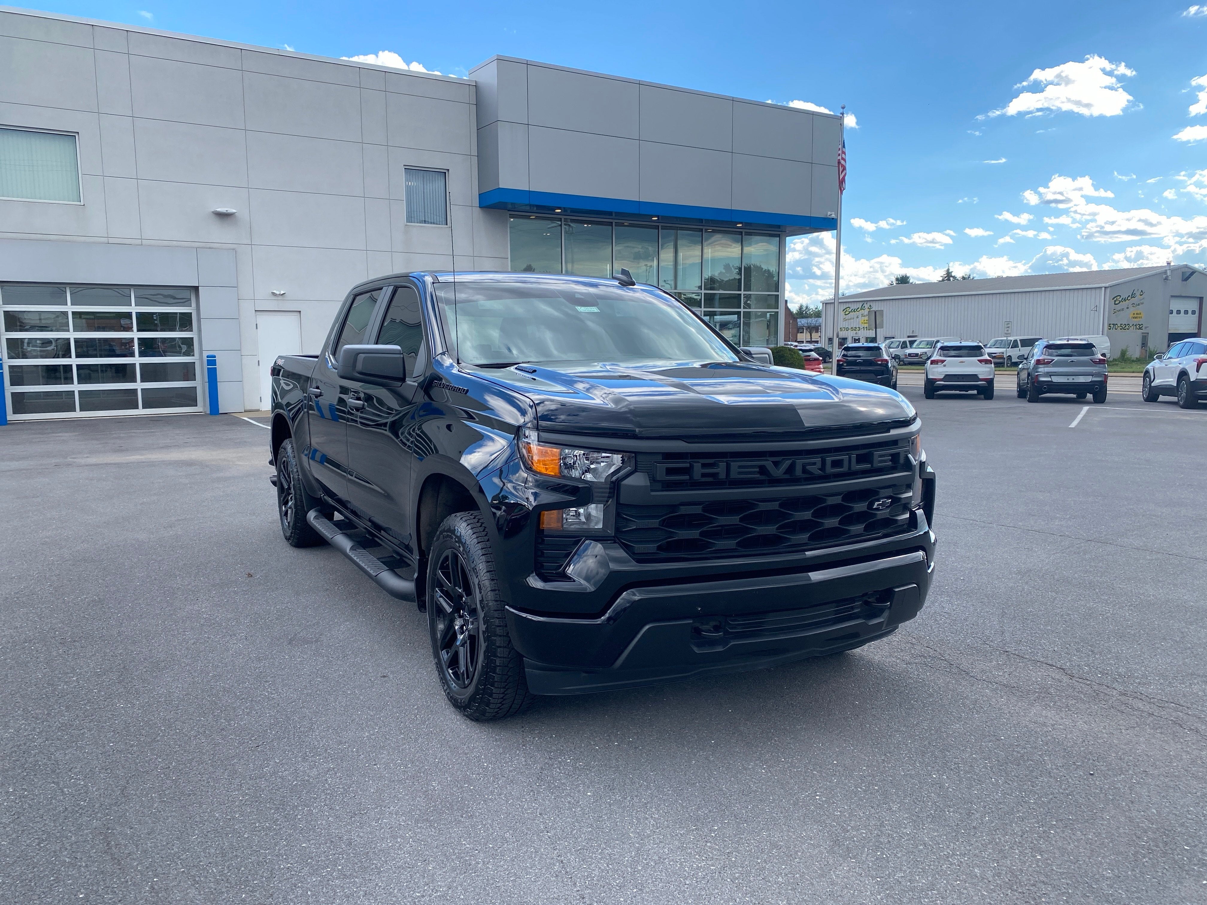 2025 Chevrolet Silverado 1500 Custom
