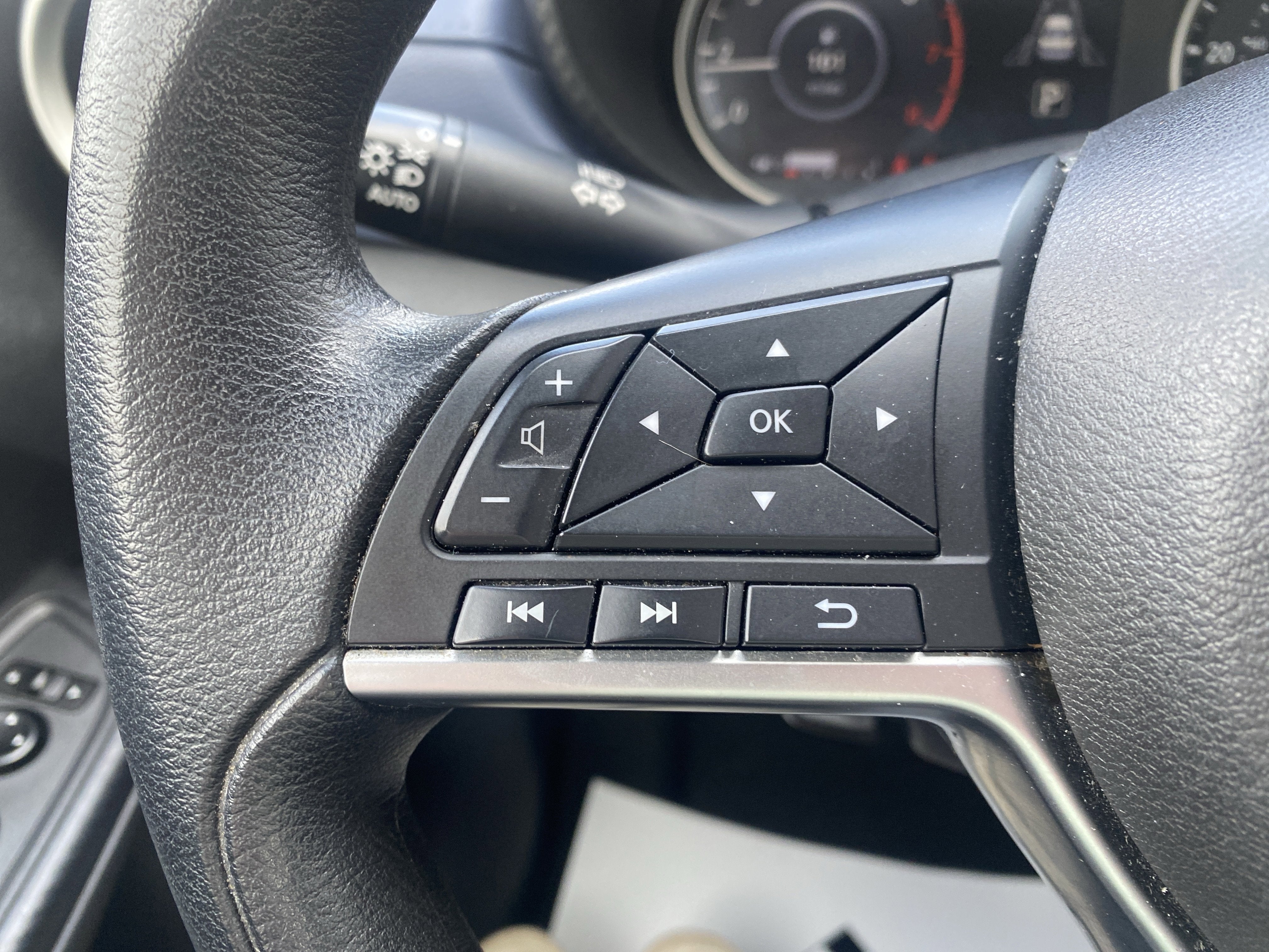 2023 Nissan Versa SV