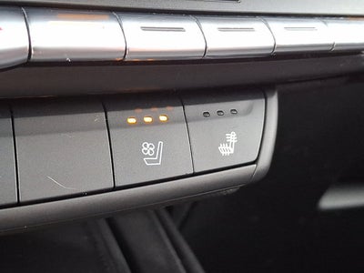 2022 Cadillac XT4 AWD Premium Luxury